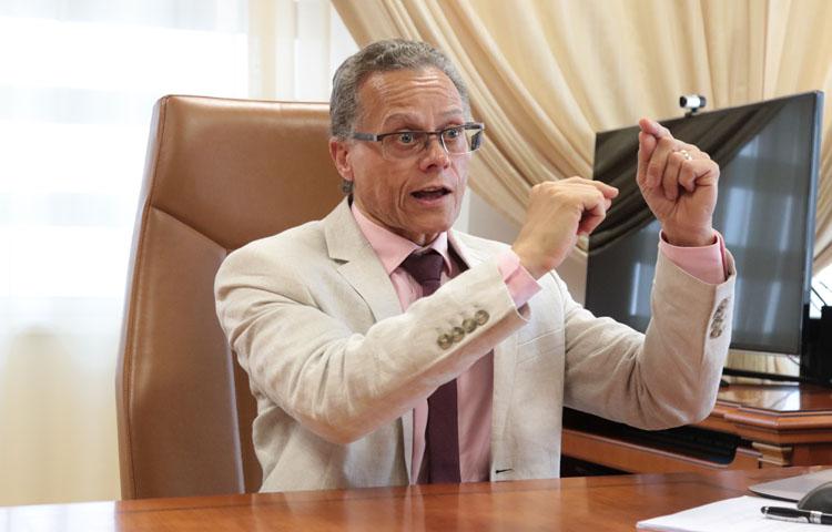 “Estamos mal habituados, esperando que o Estado absorva todos os diplomados”
