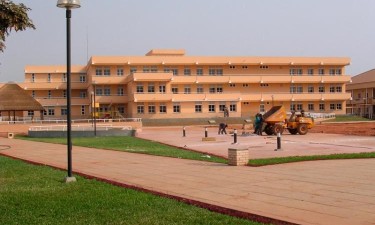 Escola Portuguesa de Luanda suspende aulas presenciais 