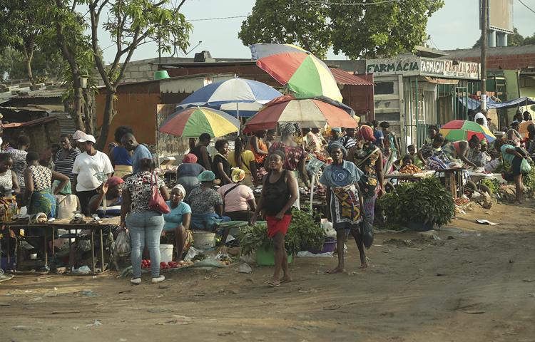 Metade dos angolanos vive na pobreza