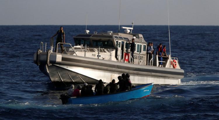 Pelo menos 50 migrantes morreram em naufrágio