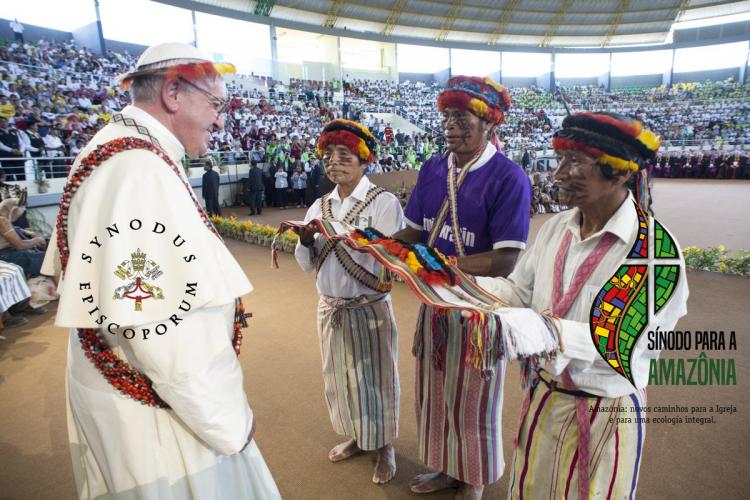 Vaticano poderá permitir padres casados