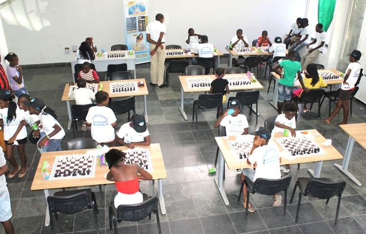 Escola Macovi comemora 20 anos