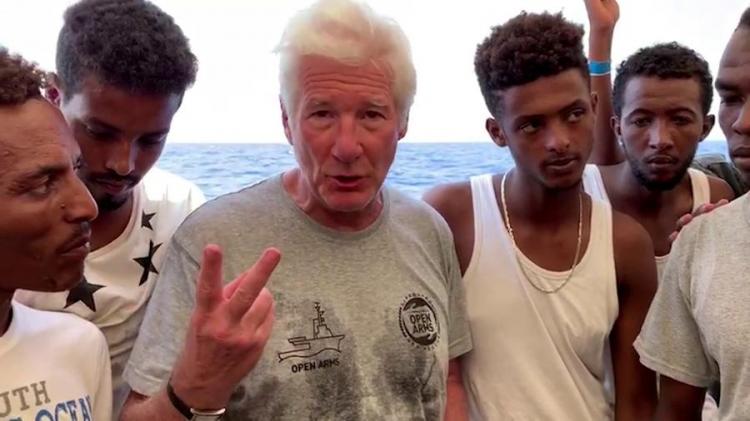 Navio resgata 39 migrantes no Mediterrâneo