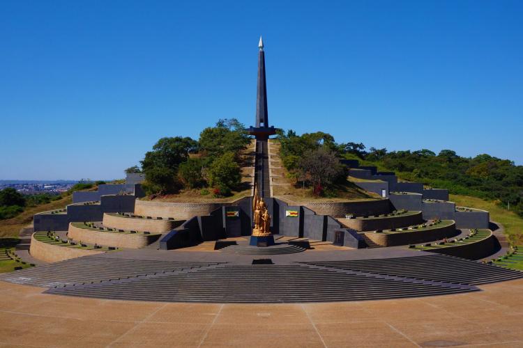 Mugabe sepultado em monumento reservado a heróis