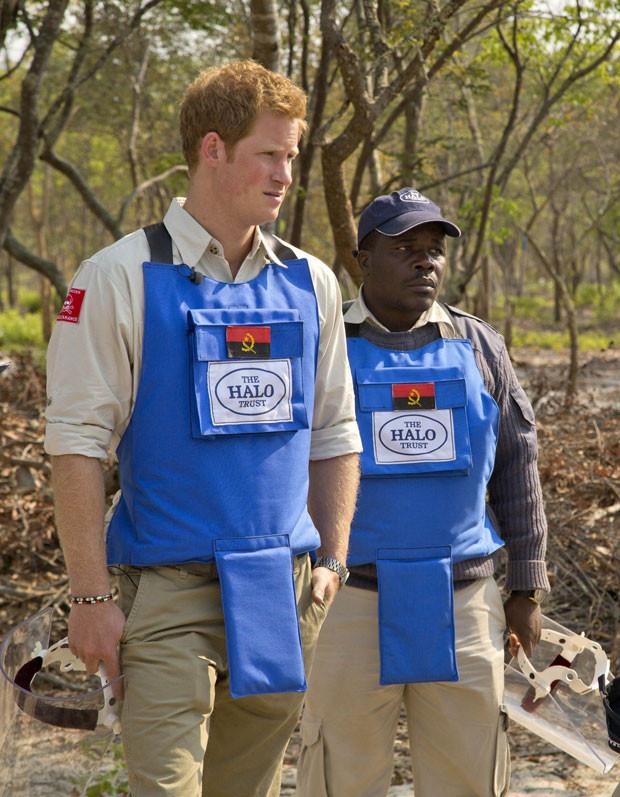 Príncipe Harry segue os passos da mãe numa visita a Angola