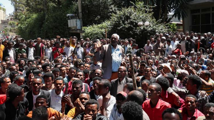 Pelo menos 16 mortos em protestos contra primeiro-ministro