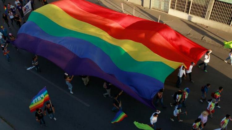 Governo legaliza aborto e casamento 'gay'