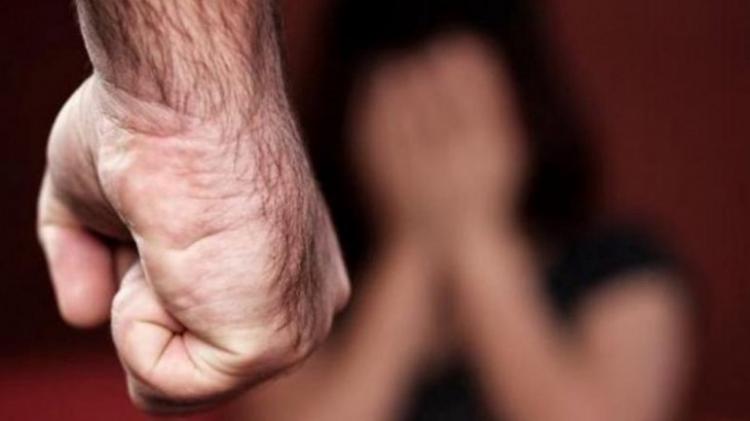Homem degolou ex-mulher à frente da filha