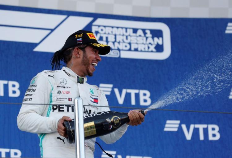 Lewis Hamilton pode festejar sexto título no domingo