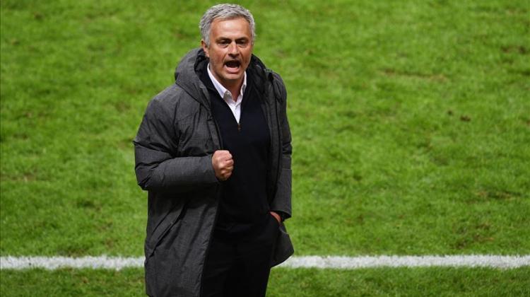 José Mourinho é o novo treinador do Tottenham