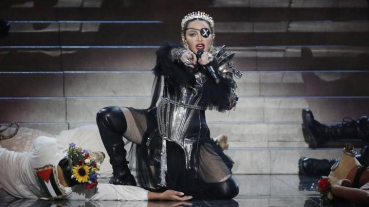Fã processa Madonna por começar concerto às 22h30