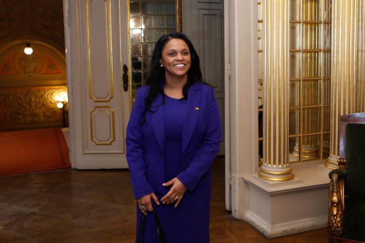Ministra dos Negócios Estrangeiros demite-se 