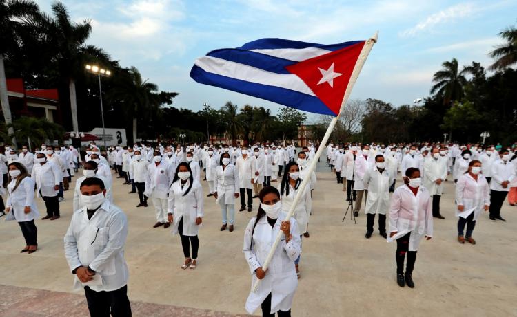 Moçambique recebe 60 médicos cubanos