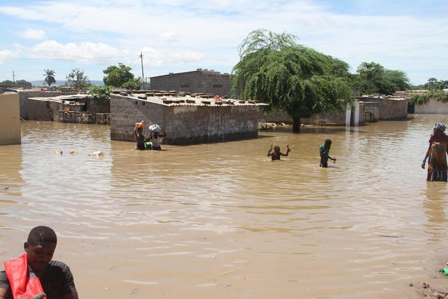Chuvas desalojam cerca de 30 famílias