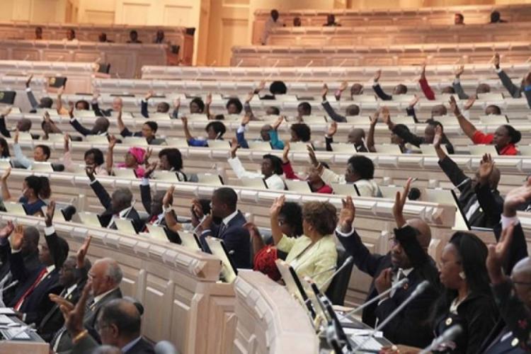 Parlamento aprova proposta de de revisão constitucional 