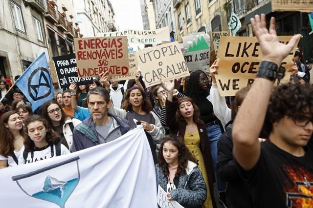 Estudantes de todo o mundo voltam às ruas em mais uma greve climática